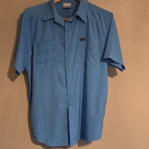 Columbia Men's Light Blue Casual Button Down Shirt